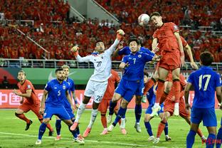 Lao dật kết hợp? Trong thời gian diễn ra Asian Cup, Mã Ninh đã chơi bóng bàn trong các khách sạn và trọng tài nước ngoài.